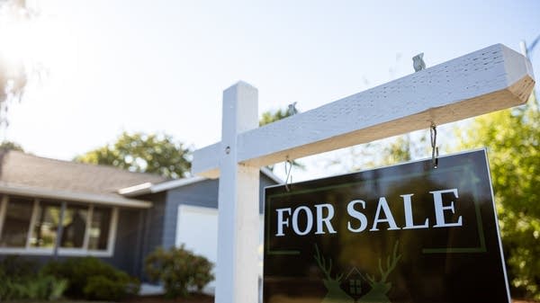 3227ee-20250929-real-estate-for-sale-sign-posted-in-front-of-a-residential-home-600 Home sales in Minnesota rise as mortgage interest rates fall