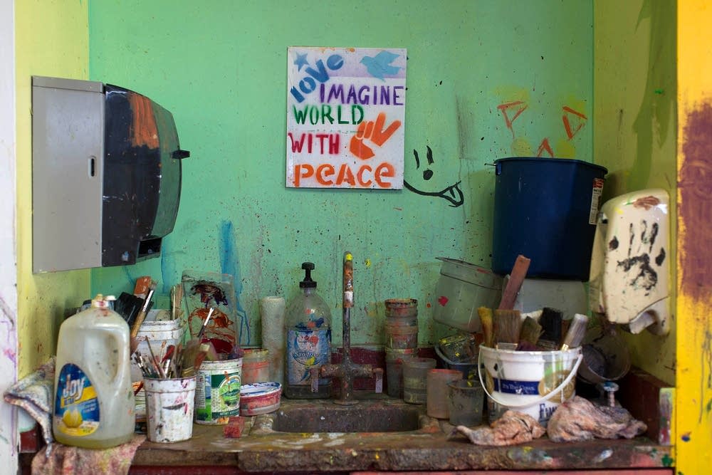 A scene in the art classroom