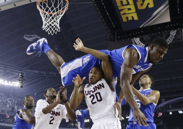 Tear gas in Lexington after Kentucky loses NCAA final