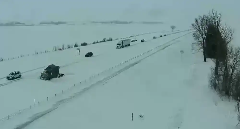 MnDOT closing I-35 south of Albert Lea amid ongoing blizzard
