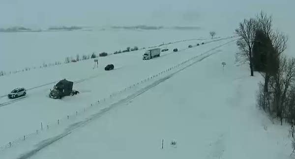 MnDOT closing I-35 south of Albert Lea amid ongoing blizzard