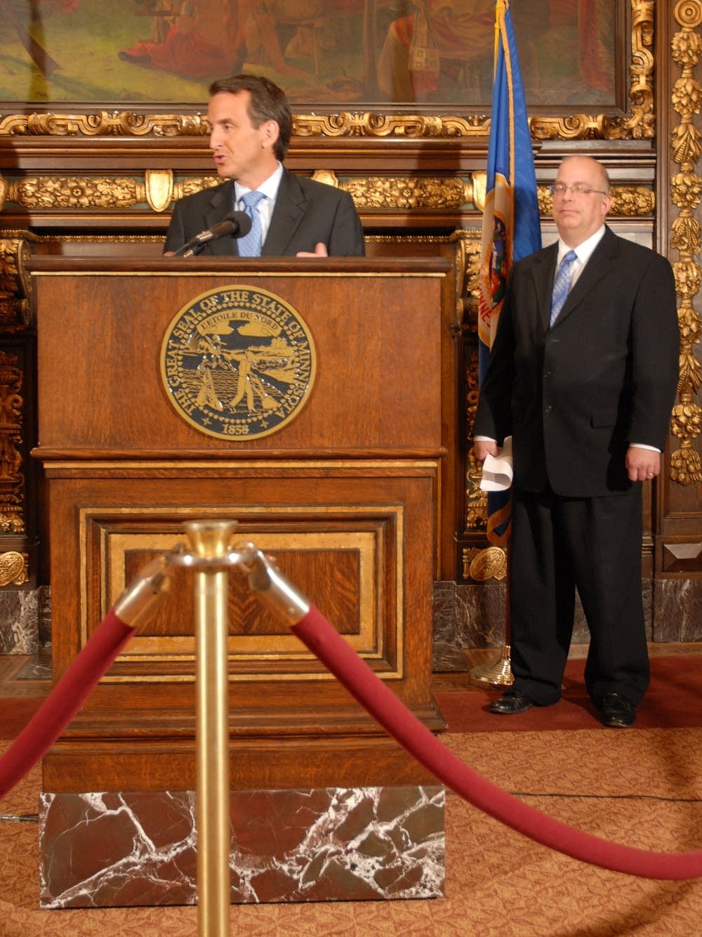 Gov Pawlenty announces budget cuts