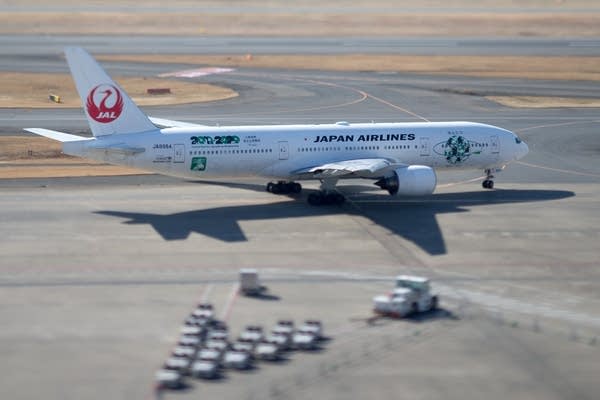 The FAA says only airlines in the United States, Japan and South Korea fly the kind of Boeing plane which experienced engine failure.