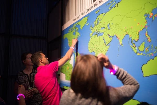 Newcomers point out the places and climates they come from.