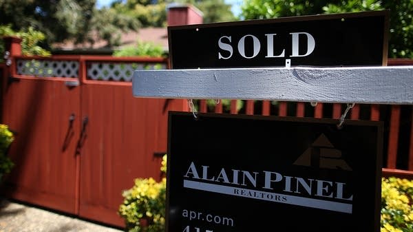 Adjustable-rate mortgages are regaining popularity as homebuyers search for savings opportunities, per Joel Kan at the Mortgage Bankers Association.