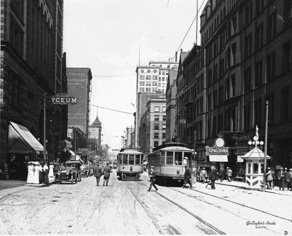 Superior Street at 5th Avenue West