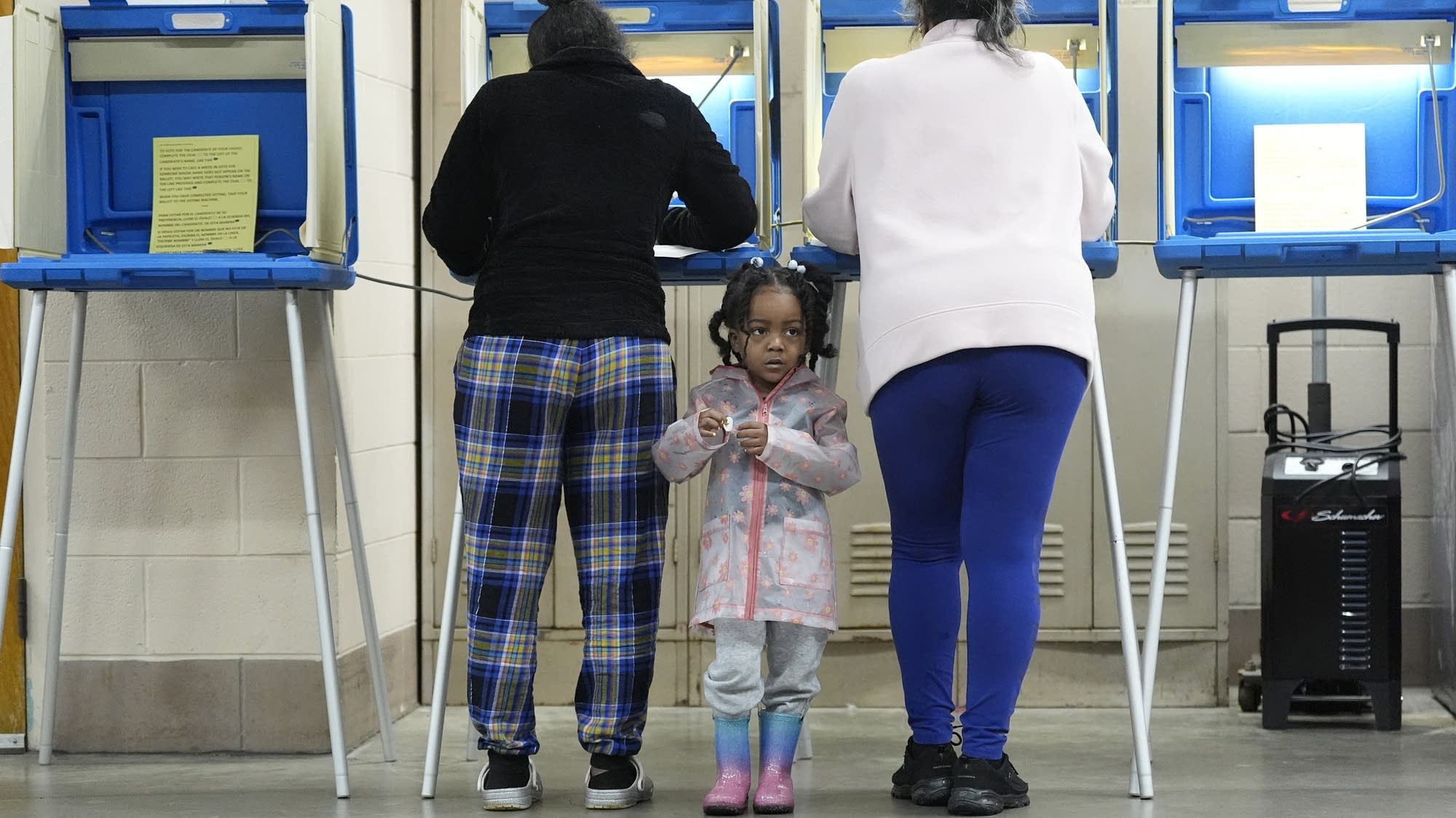 Wisconsin voters approve ban on private money support for elections