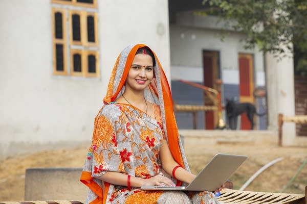 India’s white-collar workers leave cities for hometowns