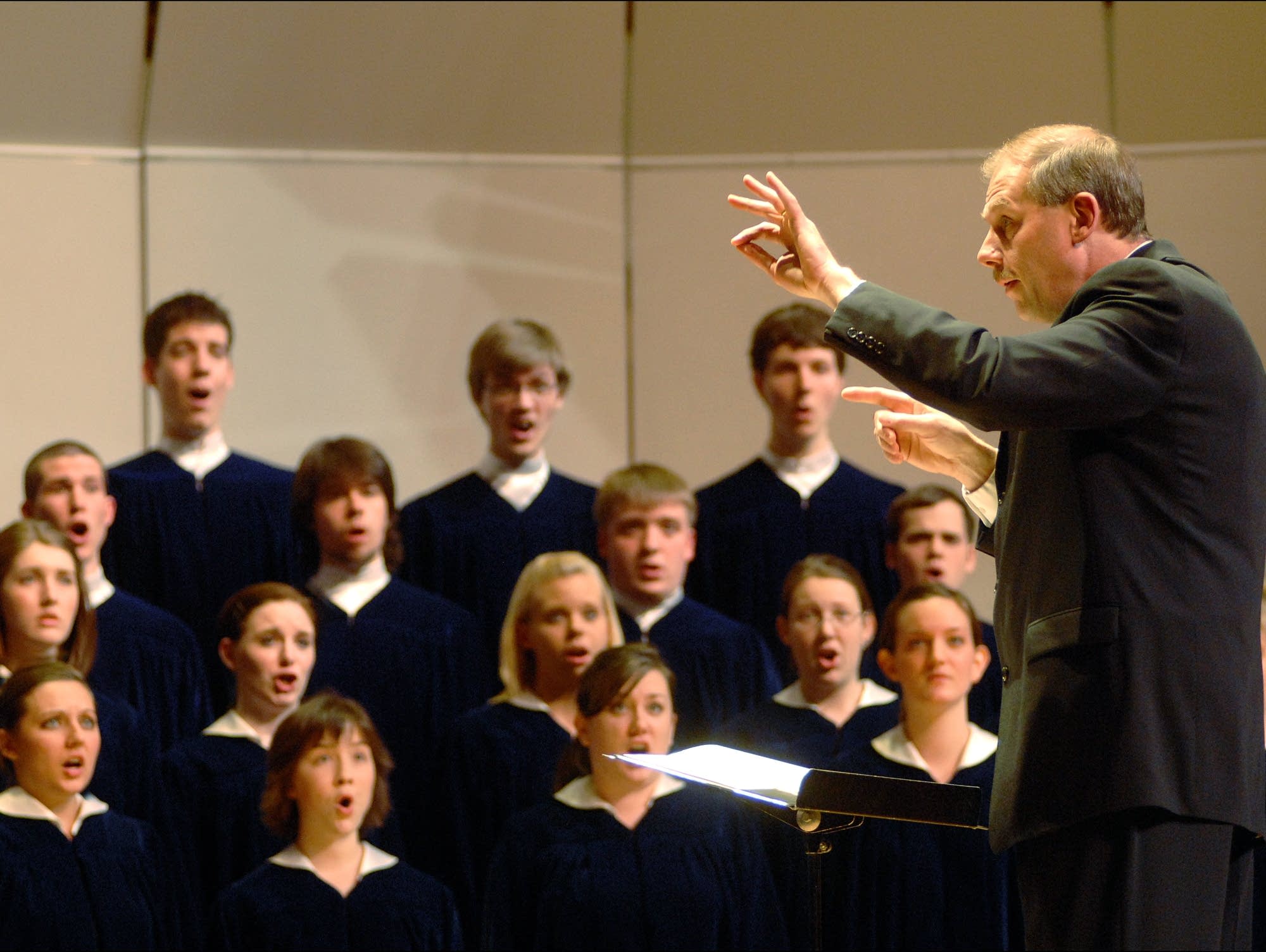 Rene Clausen conducts the Concordia Choir in 2008.