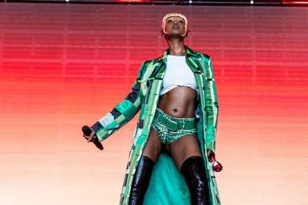 kelela performing on stage