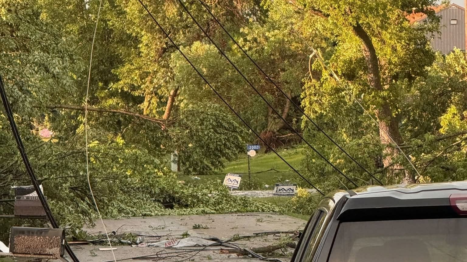 2 people injured by possible tornado near Detroit Lakes