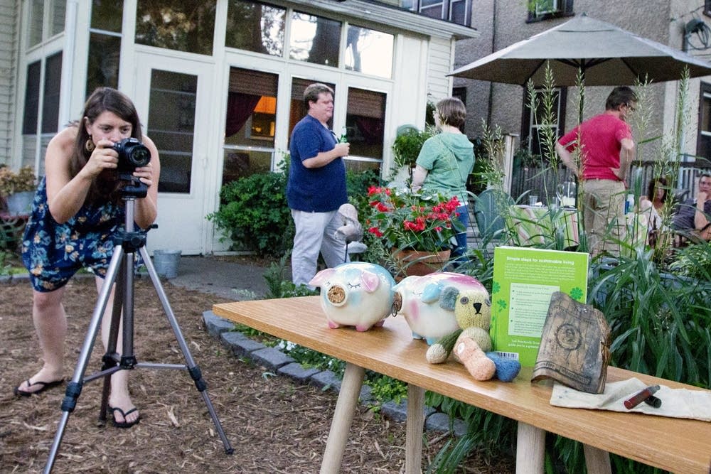 Photographing items