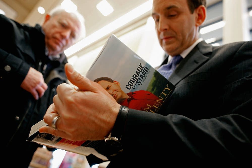Pawlenty signs books in Iowa.