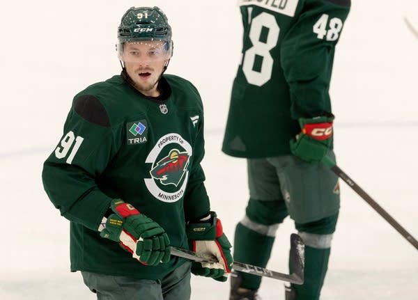Minnesota Wild welcome right wing Vladimir Tarasenko
