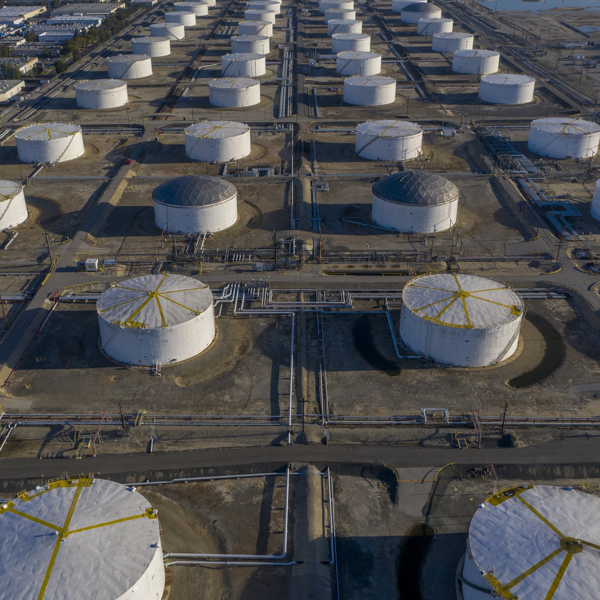 U.S. oil inventories fall to a 22-year low episode artwork