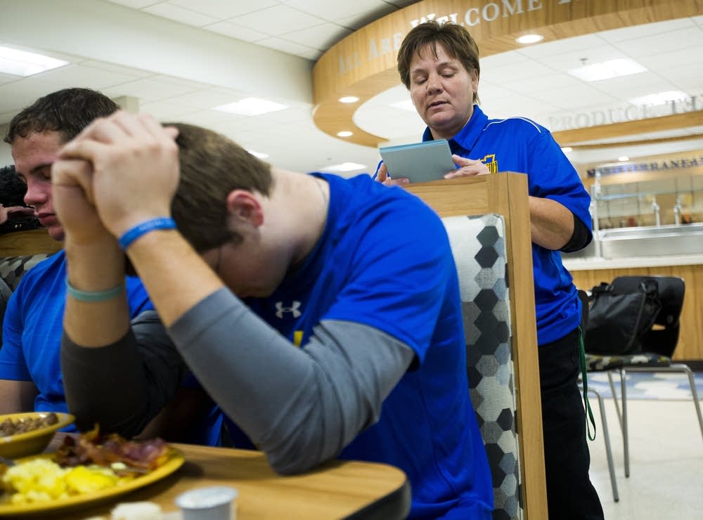 Maurer leads a prayer prior to the final game.