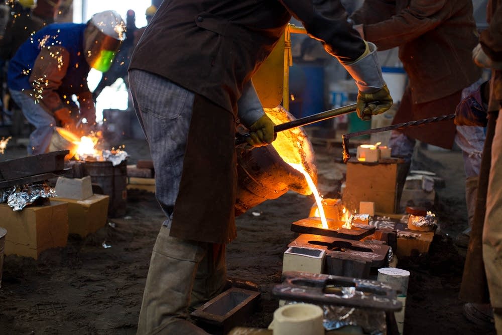 Pouring iron