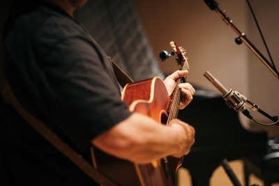 John Louis performs in the Radio Heartland studio