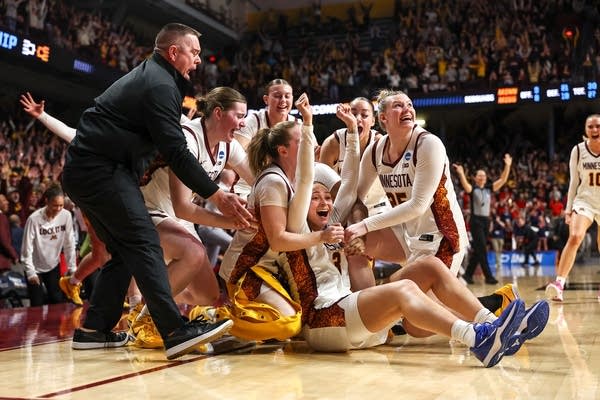 Battle's last-second jumper gives Minnesota 65-63 win over Mississippi in women's NCAA Tournament