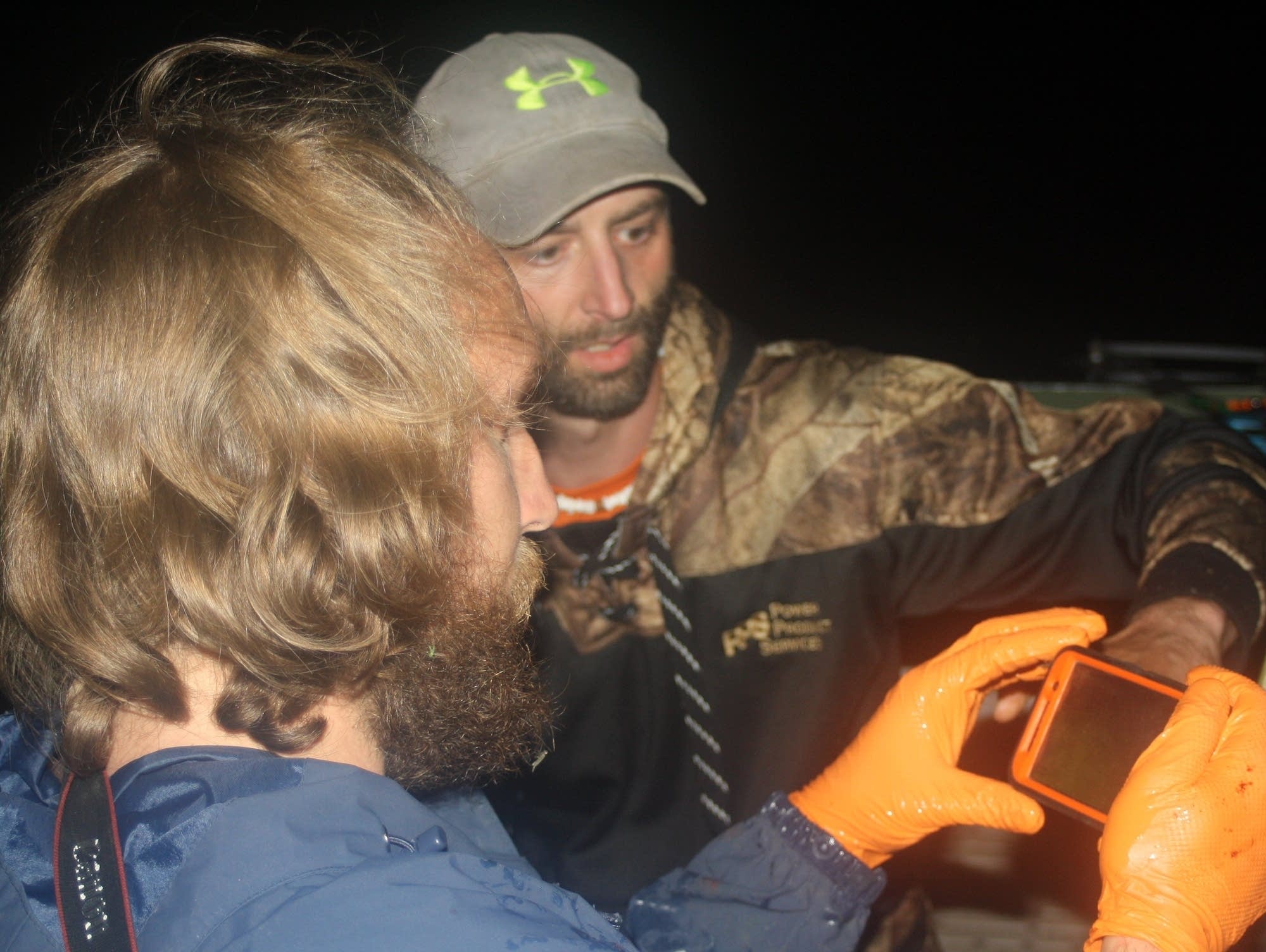 Bowfisher Vern Bachmann and researcher Alec Lackmann.