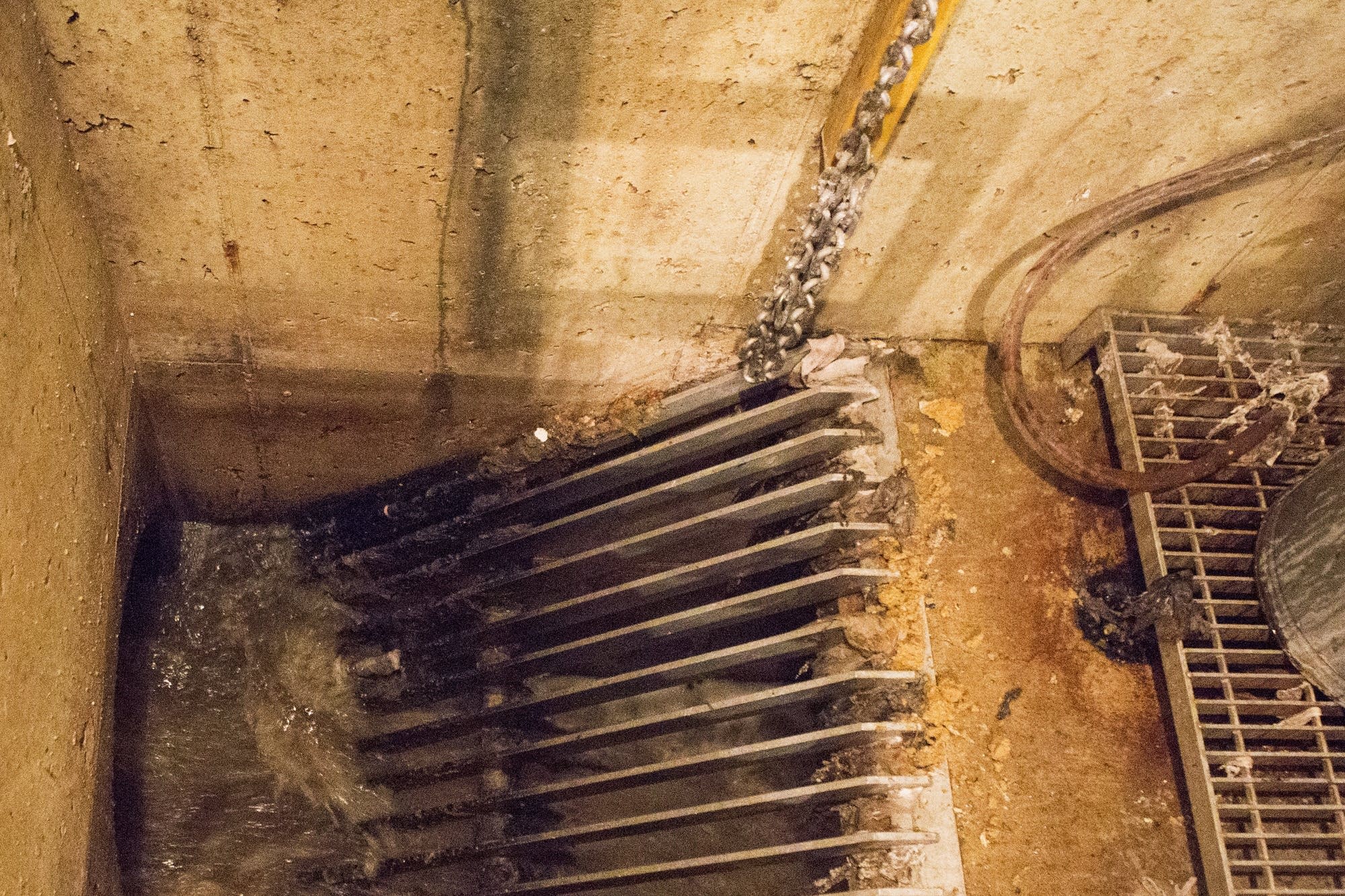 A screen within the Metropolitan Council sewer lift station is active.