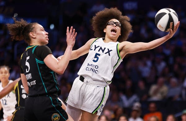 Minnesota Lynx v Los Angeles Sparks