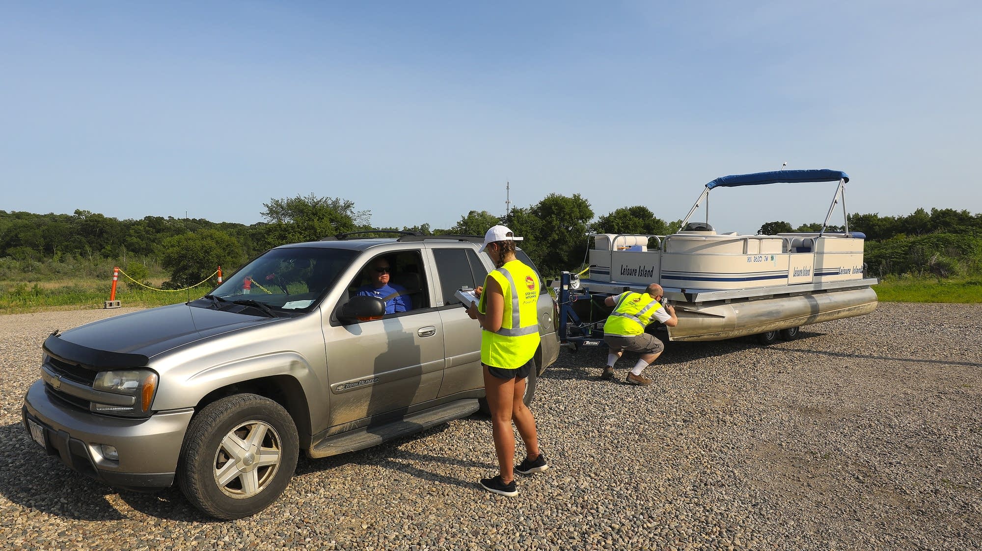 Hannah Purcell checks in Annandale boater Gerry Bahe