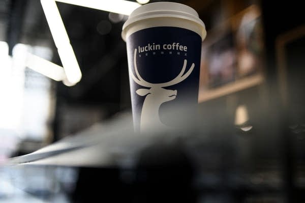 Picture of a cup of coffee at a Luckin Coffee on January 14, 2019. - When Starbucks came to China two decades ago it promised to open a new store every 15 hours. Now a homegrown rival, Luckin Coffee, plans to build a high tech-driven shop every three and a half hours to dethrone the US giant. The Chinese upstart is burning through millions of dollars to lure customers with steep discounts, challenging Starbucks' dominance by targeting office workers and students who prefer to have their java on-the-go or delivered to their doorstep.    