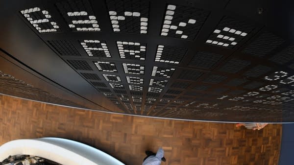 Get rich, AI buyin’