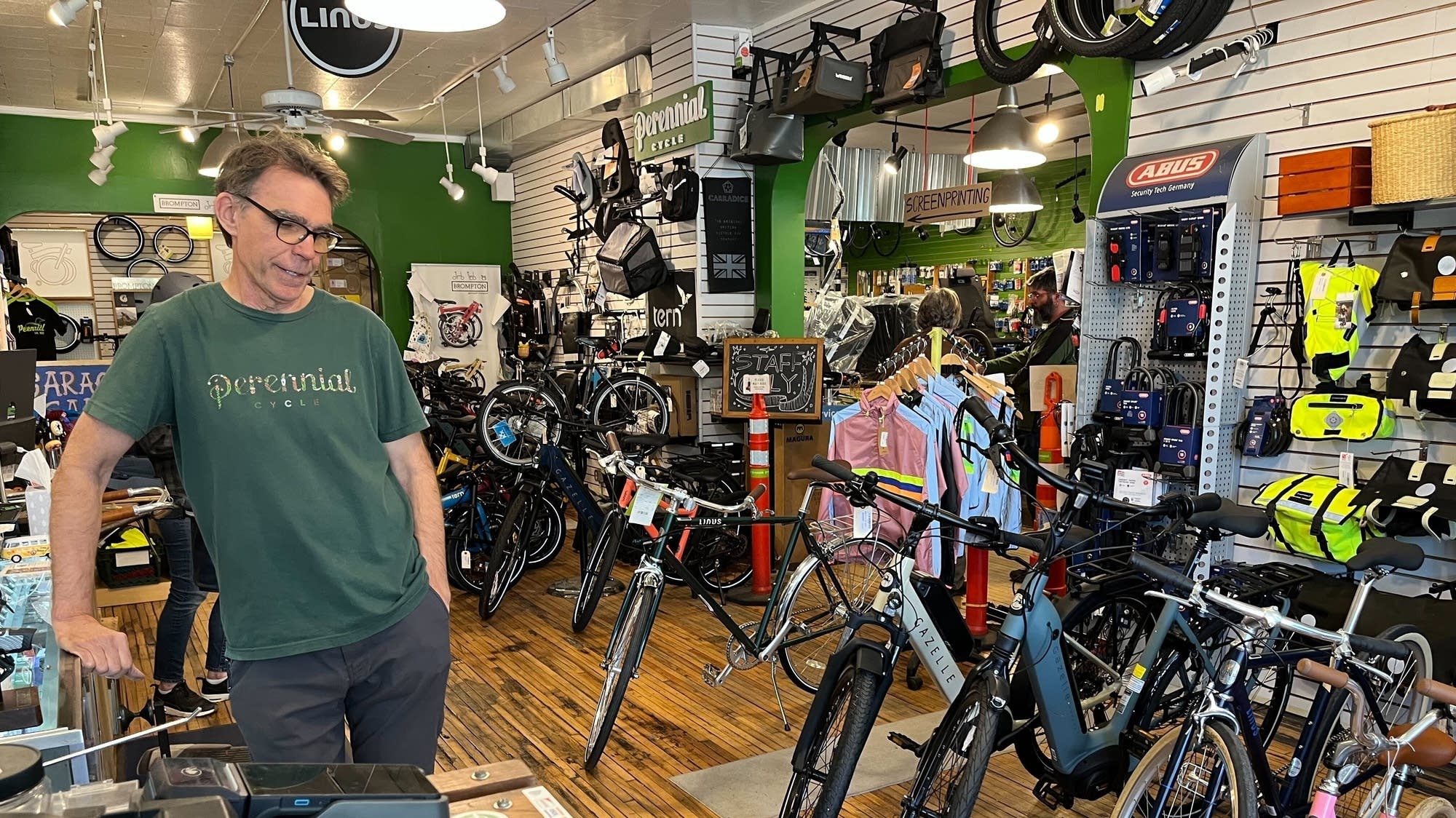 High gas prices encourage commuters to look at biking, public transit