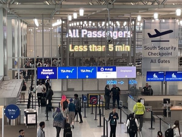 lines in airport