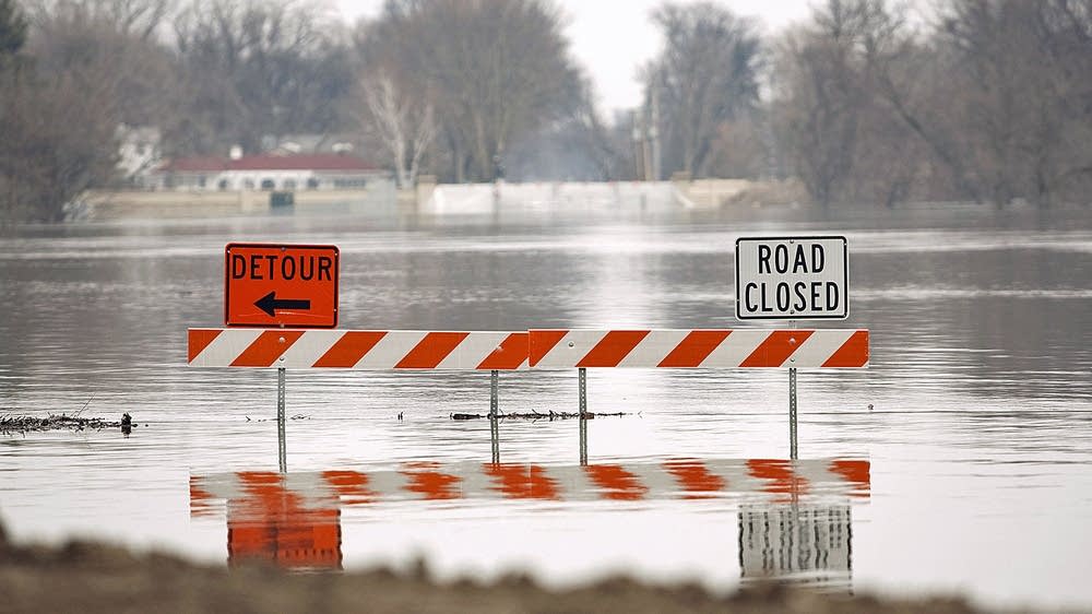 Fargo-Moorhead prepare to exhale as Red River levels off | MPR News