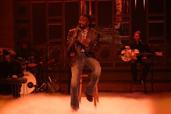 SATURDAY NIGHT LIVE -- Episode 1872 -- Pictured: Musical guest Shaboozey performs “Good News” on Saturday, December 7, 2024.