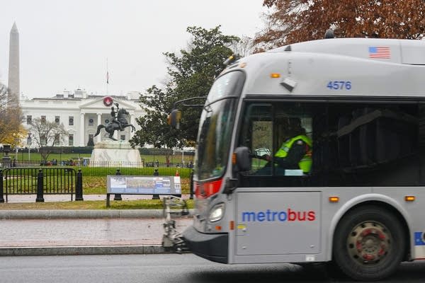bus moves near the White House