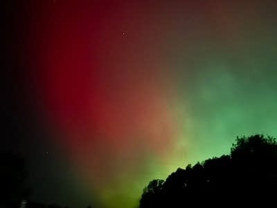 Greens and reds fill the night sky.