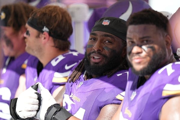 Vikings likely lose left guard Donovan Jackson for the rest of the regular season with a knee injury