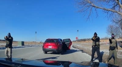 St. Peter police chief intervenes, prevents federal agents from arresting resident