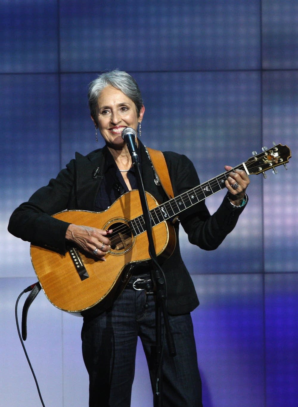 Joan performing