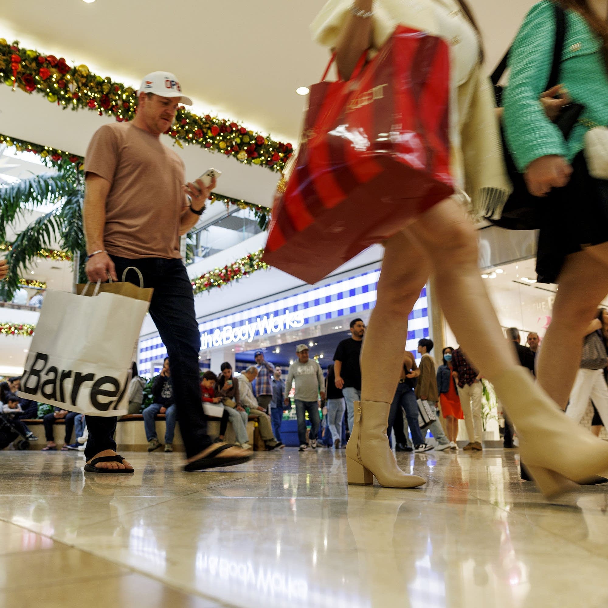 Expect a spendy but price-conscious holiday season