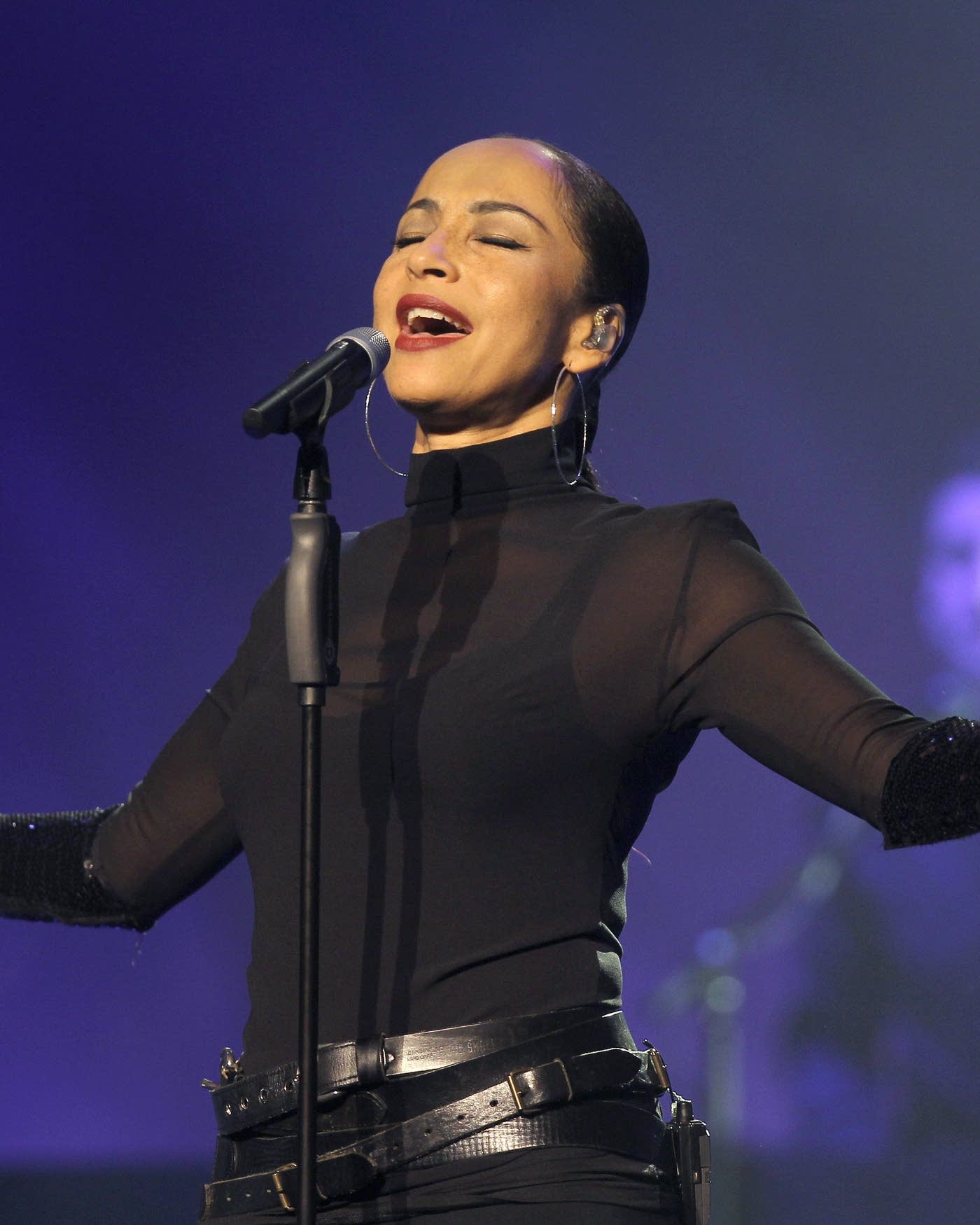 0ef53a-20220115-singer-sade-