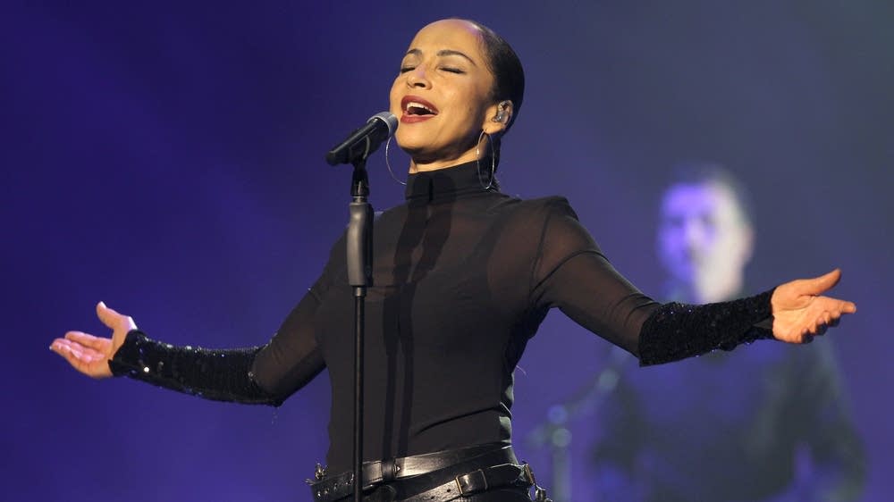 411706-20220115-singer-sade-