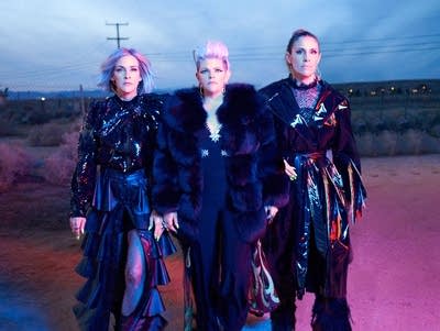 July 6 in Music History: The Chicks perform despite threats