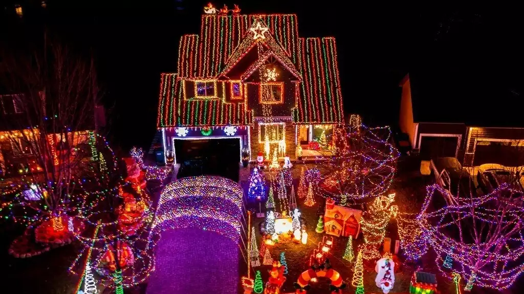 Want to check out holiday lights in your area? Find the complete guide