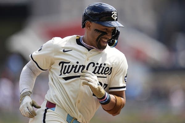 Brooks Lee's 1st grand slam highlights 6-run 3rd inning as Twins top Tigers 8-1