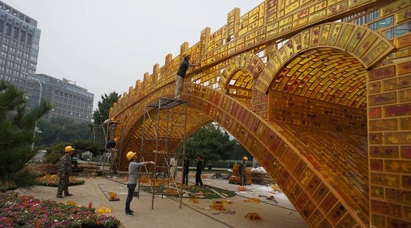 07/17/2017: China growth holds steady