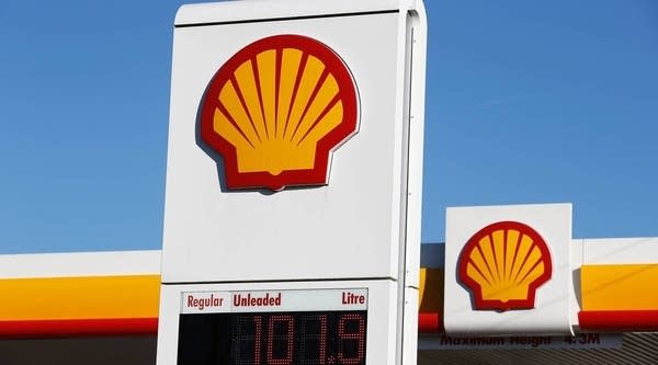 Shell's proposed merger with BP faces new questions.  