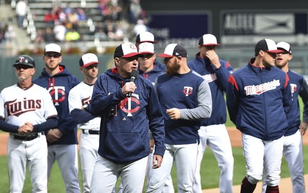 Manager Paul Molitor and the team thank the fans before Sunday's game.