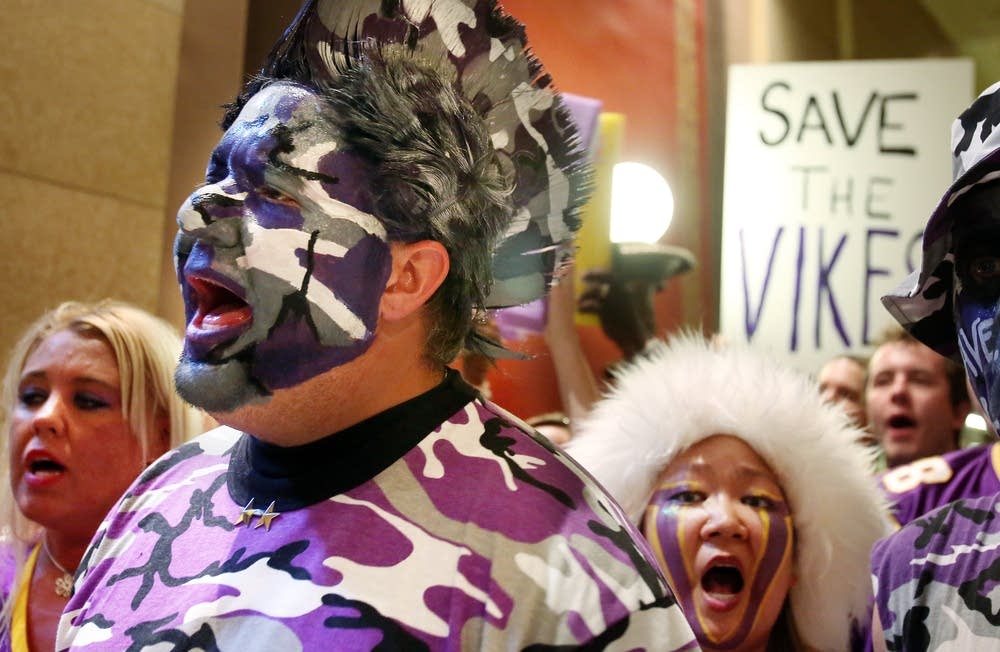 Vikings fan Josh Lynch