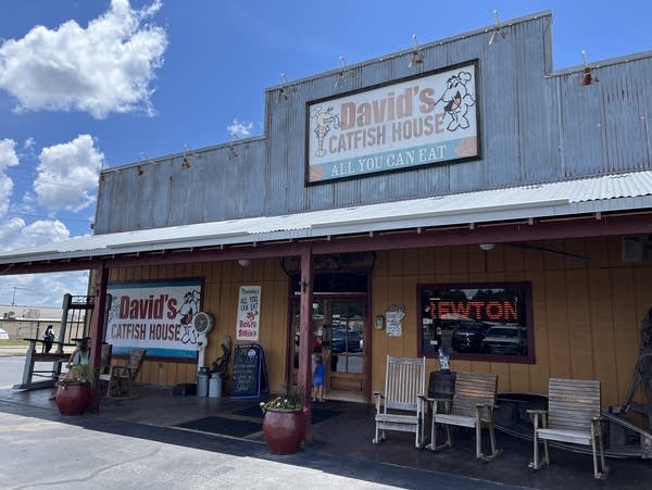 The exterior of David's Catfish House in Brewton, Alabama.