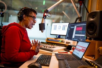 Sanni Brown speaks into a microphone.